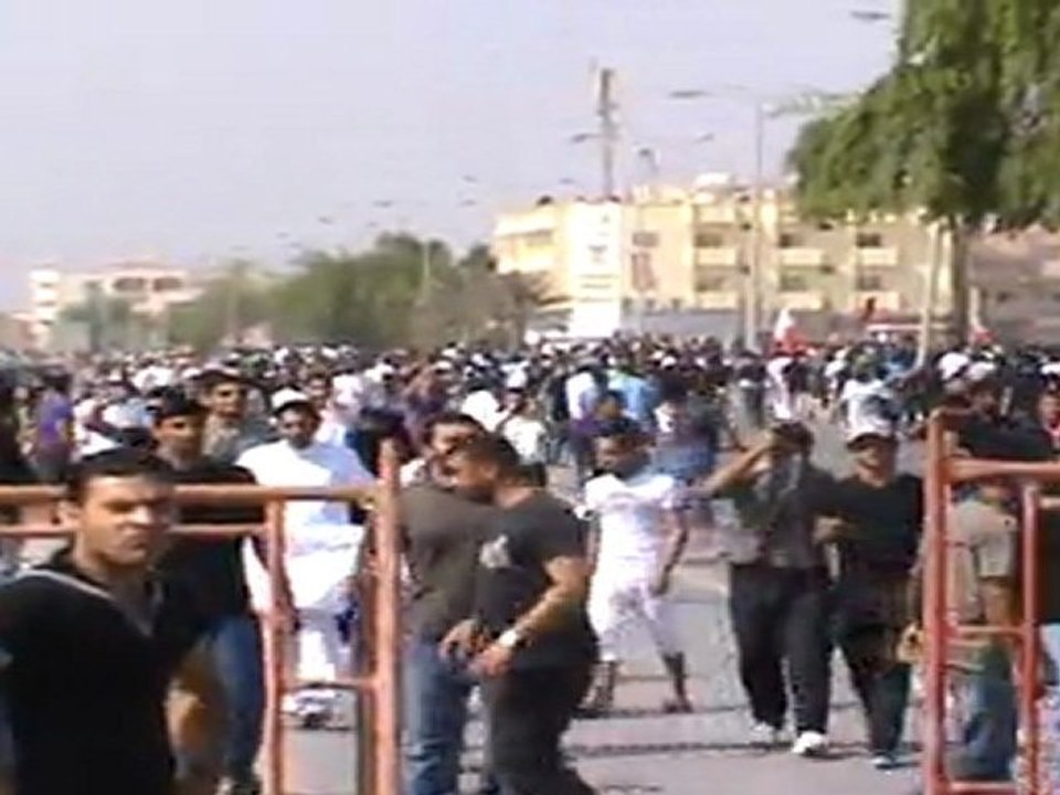 التوجه للدوار بعد دفن الشهيد الديهي