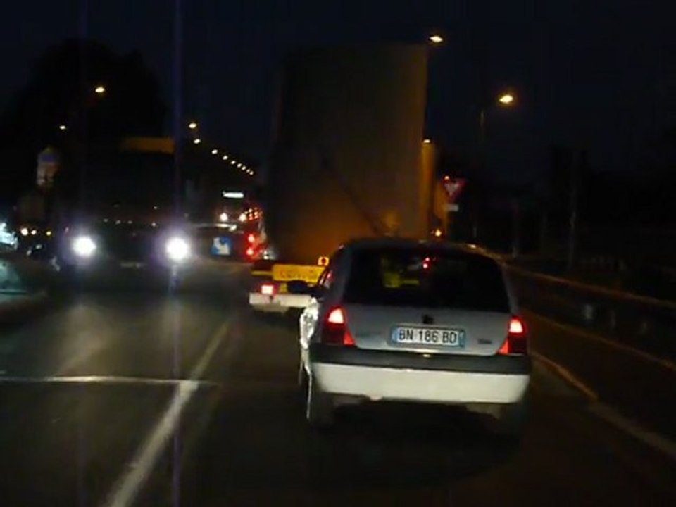 Convois DUFOUR transportant des demi mâts d'éoliennes