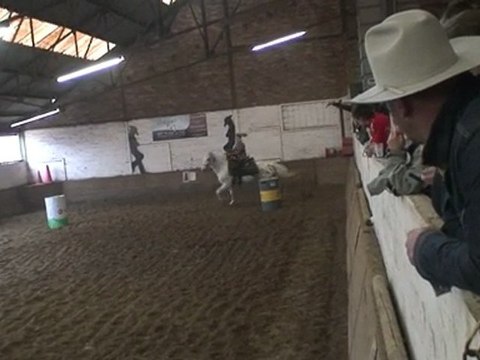 le 6-11-2011 Barrel race organisé après la Saint-Hubert au manège El Cortijo