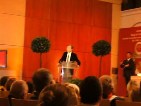 M. le Ministre Douste-Blazy salue le courage de Mme Radjavi, Présidente de l'opposition iranienne