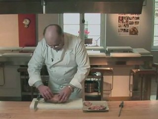 Comment découper un gigot? par Larousse Cuisine