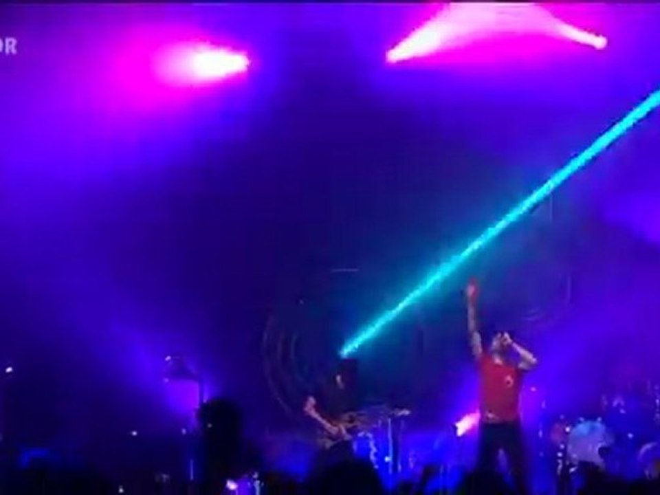 Coldplay Every Teardrop is a Waterfall 02.11.11