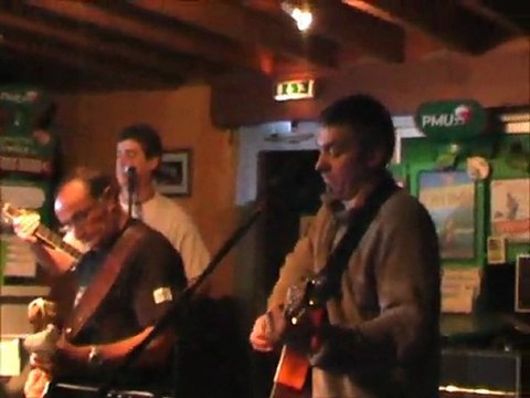 L'abbé rôde au bar Le Jockey à Damgan lors de la scène ouverte du 28 octobre 2011