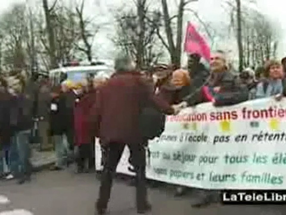 787 - 18 MOIS DE RÉTENTION POUR LES SANS-PAPIERS