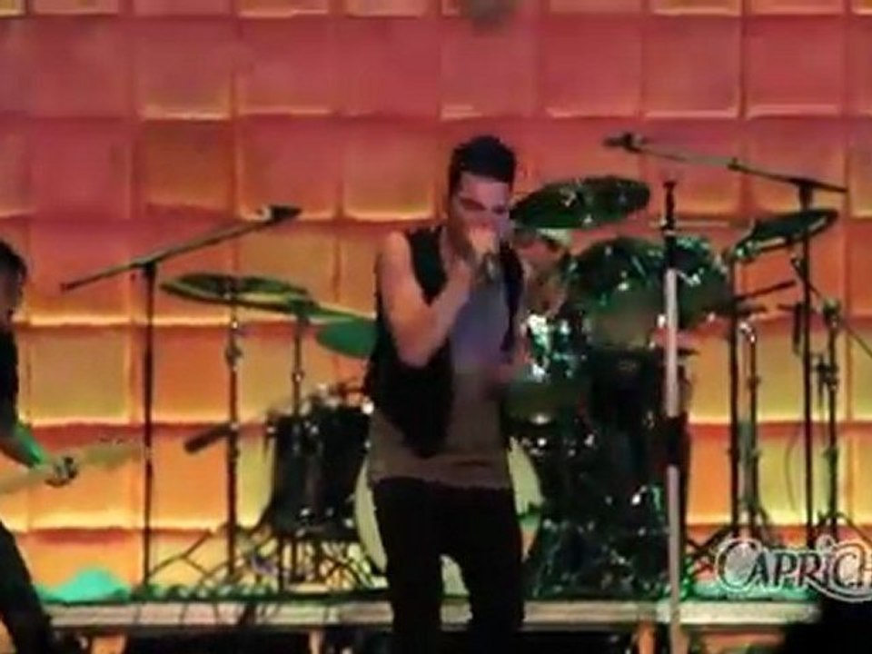 NxZero canta "Sem Saída" ao vivo no NoCAPRICHO 2011!