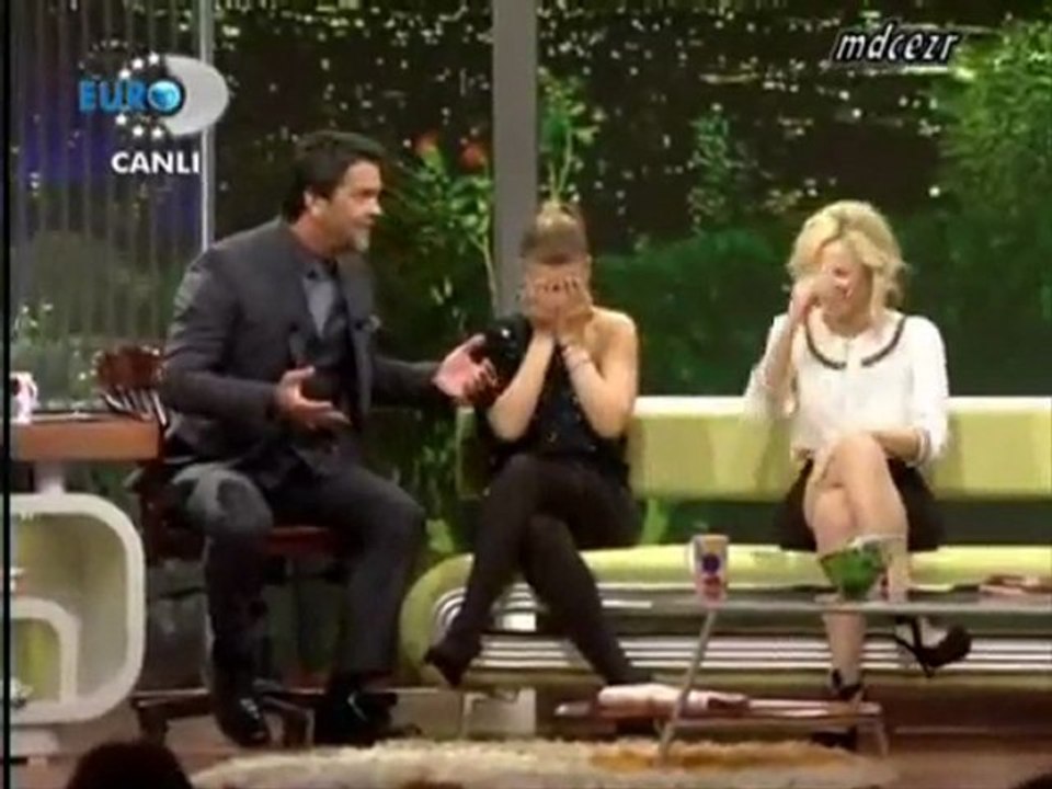 Beyaz Show'dan Seçmeler (28 Ekim 2011 Gülben Ergen)