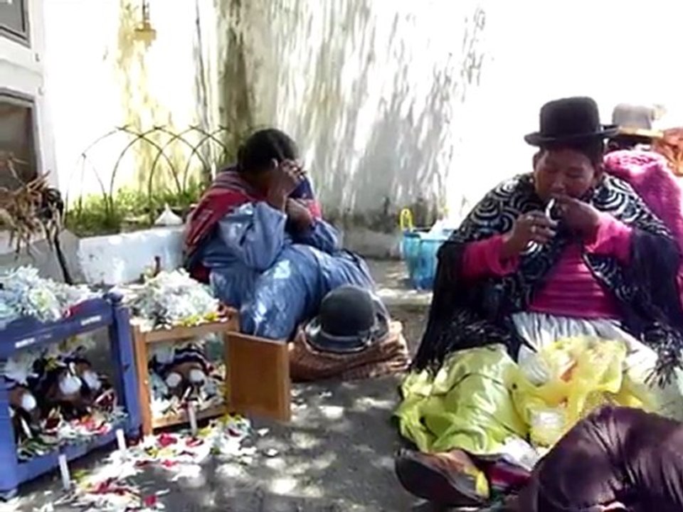 Zigaretten für die Toten: Bolivianer ehren ihre Ahnen