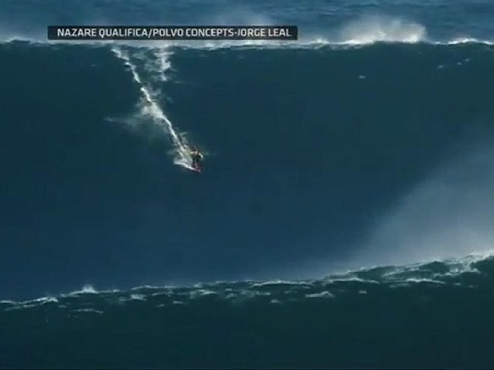 Record : il surfe sur une vague de 27 mètres