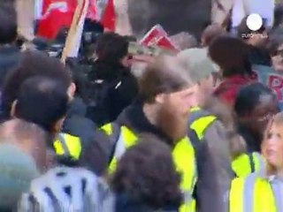 Student march in London to decry cuts and fee-hikes