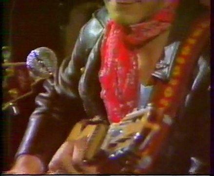 Un plombier st etienne et sa tenue vert puis violet