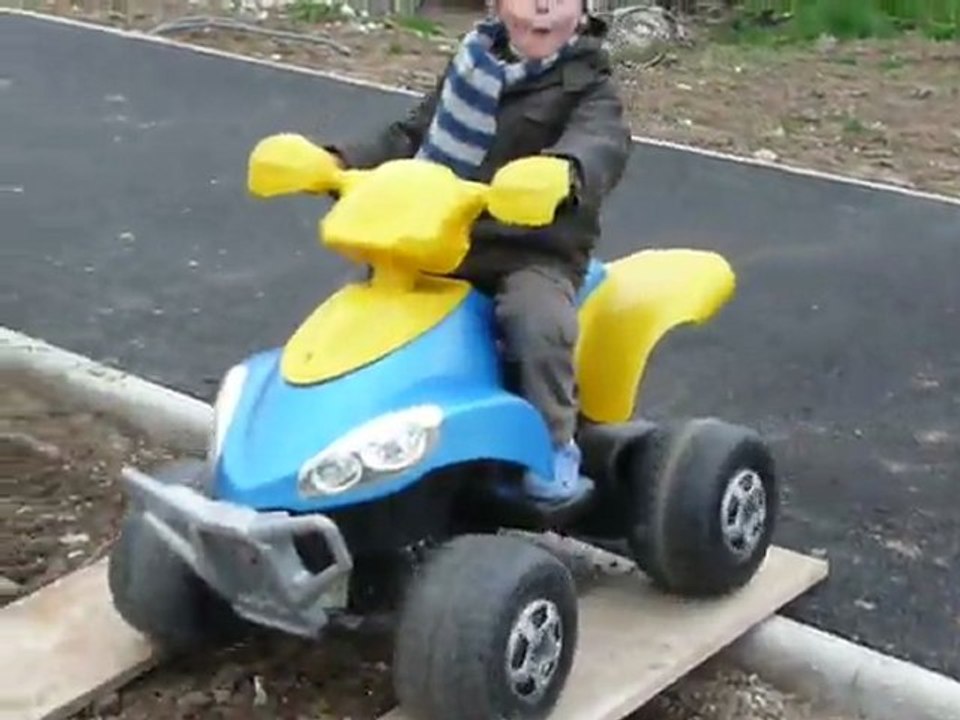 quad hugo
