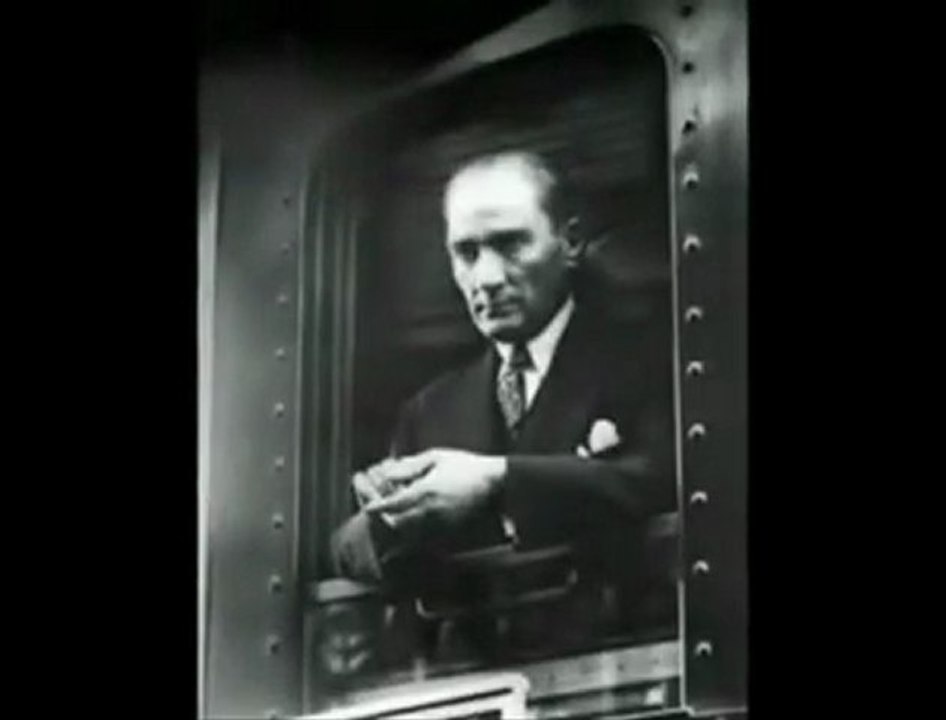 ♥ Atamızın Sevdiği Türkülerden ♥ [ 10 Kasım 1938 Görüntüleriyle ]