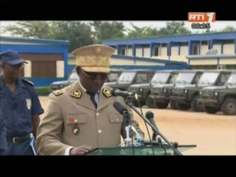 Le ministre français de l'Intérieur, a procédé à une cérémonie de remise de dons à la police