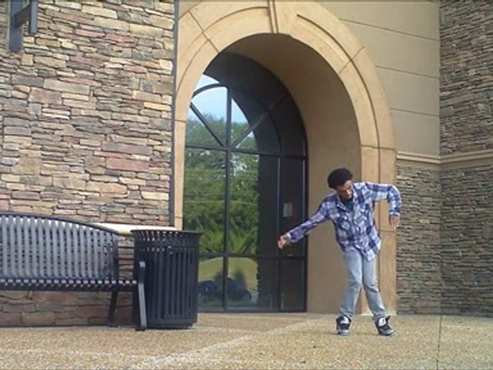 Marquese Scott On Pumped Up Kicks Dubstep (HD)