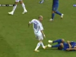 ZIDANE donne COUP DE TETE A MATERAZZI