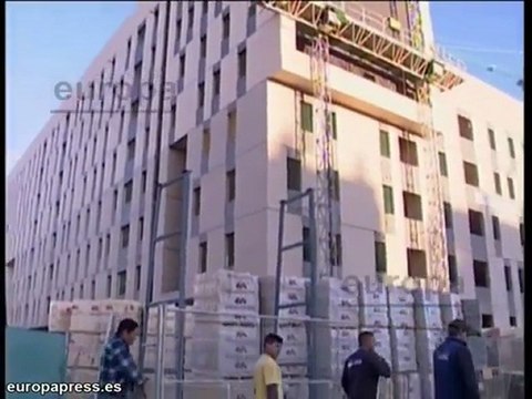 La compraventa de vivienda modera su caída