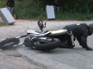 LE MOTO TOUR, C'EST DU BRUTAL 2/2 ( VIDEO OFFICIELLE MOTO JOURNAL )