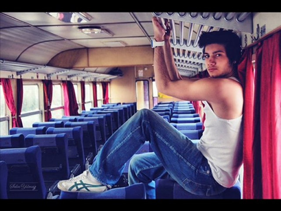 Twitter Model - Twitter Models - Twittermodel.com on follow !