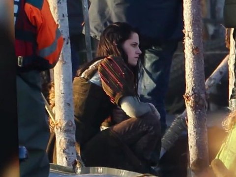 Kristen Stewart Gets Medieval on 'Snow White' Set