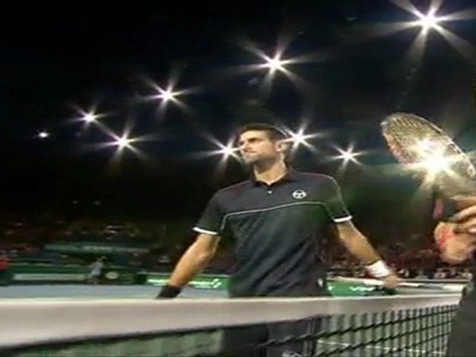 Djokovic, con dificultad, accede a cuartos de final en el abierto de Bercy al igual que Andy Murray