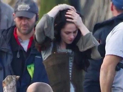 Kristen Stewart Gets Medieval on 'Snow White' Set