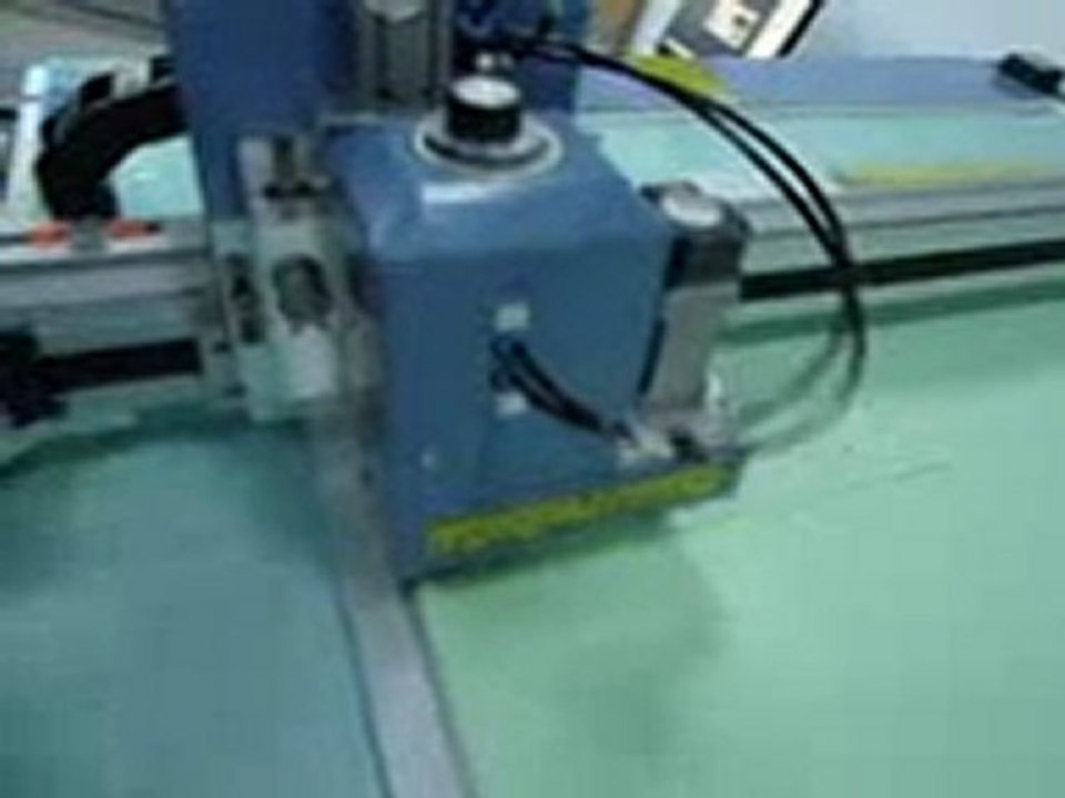 aokecut@163.com photo frame cutter plotter machine