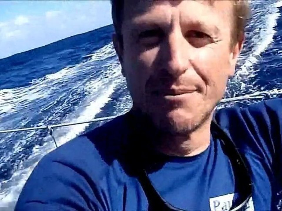 10nov 2011. Navigation ensoleillée sous spi à bord de Virbac-Paprec 3