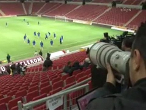 Тренировки сборной Турции и Хорватии на стадионе Тюрк Телеком Арена