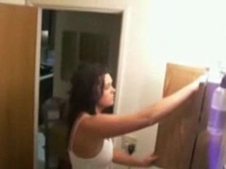 duştan yeni çıkan kıza bu şaka yapılırmı