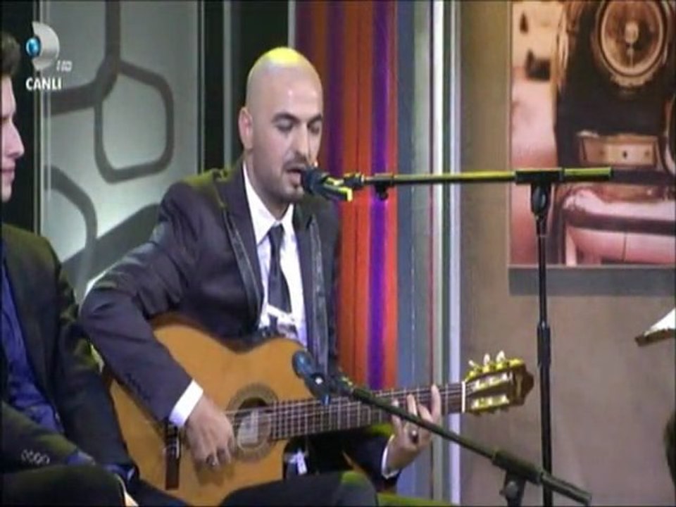 Beyaz Show & Soner Sarikabadayi ( Canli Performans Pisman Degilim -Sadem )