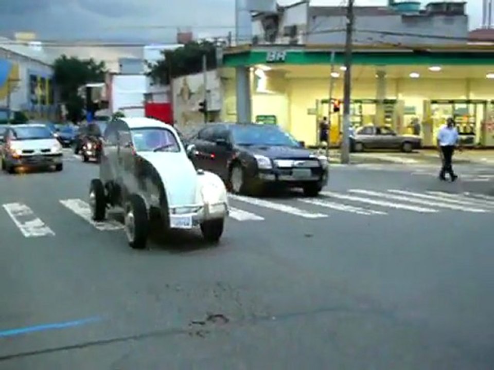Coche a medias