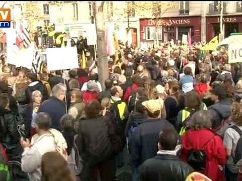 Défilé à Paris contre le nouvel aéroport nantais