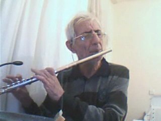 yan flüt ile şu kışlanın kapısına