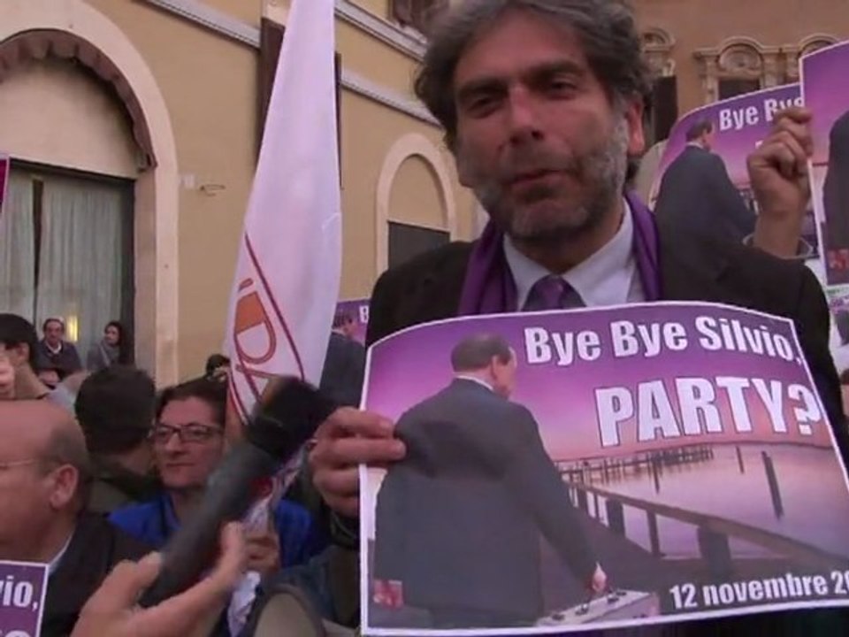 Italie: la démission de Berlusconi réjouit les italiens