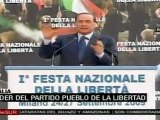 Italianos celebran dimisión de Berlusconi