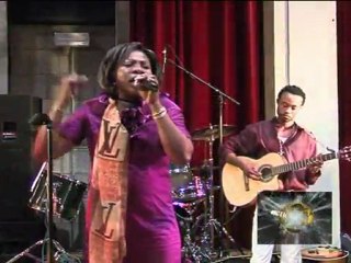 COUPLE. KIBALA concert live en hollande . WWW.HOLLANDAISMAKUKA.COM