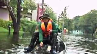 Thai Floods Garbage Collectors Battle Rats and Trash