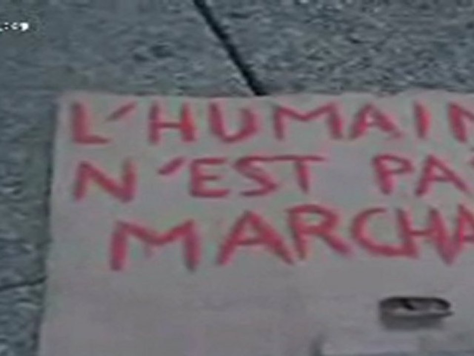 11 Nov. La Défense - 8e jour d'occupation des Indignés - L'Indignation monte d'un C(R)AMP