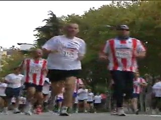 Madridistas y atléticos se miden en la Carrera de las Aficiones en Madrid