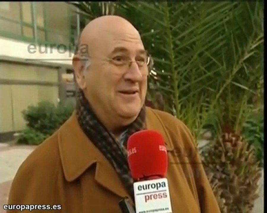 Peatones de Madrid cruzan en rojo por "las prisas"