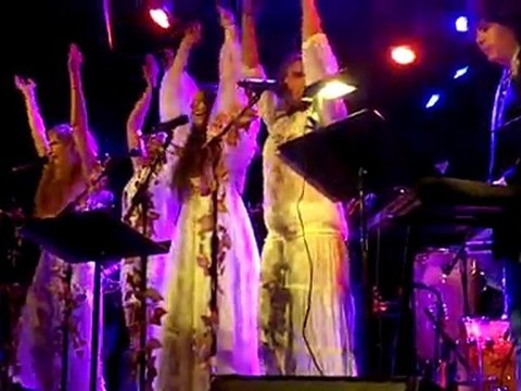 Losers Lounge Chorus - Wuthering Heights - Losers Lounge Tribute to Kate Bush