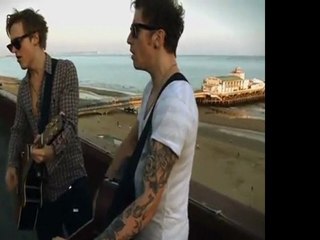 Falling in love - Acoustic