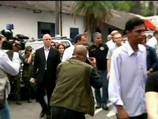 BRAZIL SLUM: Tanks and police raid Rocinha district