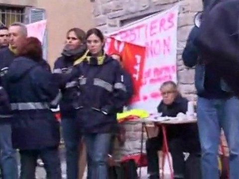 Cette fois-ci ça y est nos facteurs de Millau ce sont mis en grève et en grève illimitée.