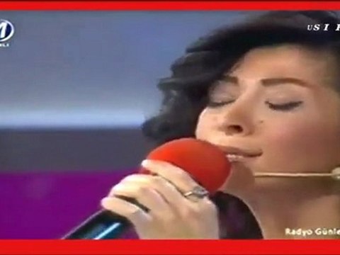 Elif Gureşci - Gece sessiz ve karanlık yine her şey uyumuş.HD