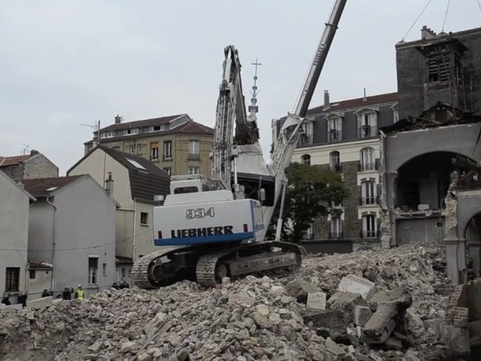 Démolition de l'ancienne église des Lilas