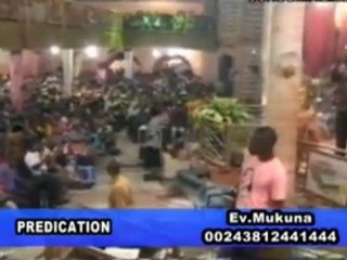 PASTEUR MUKUNA FAIT UNE PRIERE POUR LE CONGO