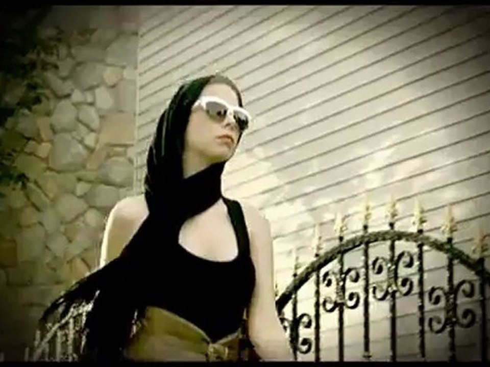 Tuğba Özerk "Aklımda Sen Varsın" (2011)