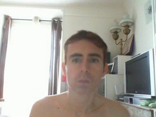 Wiwi égratigne "the knife"