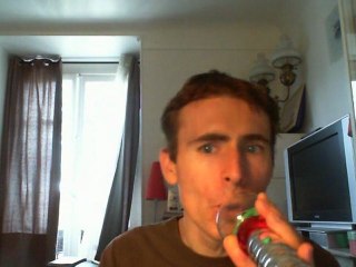 Wiwi égratigne "bravo pour le clown"